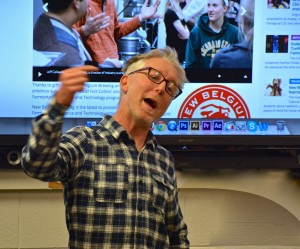 Alumnus Brian Simpson, media relations director for New Belgium Brewing, talks to JMC students about online communication strategy.