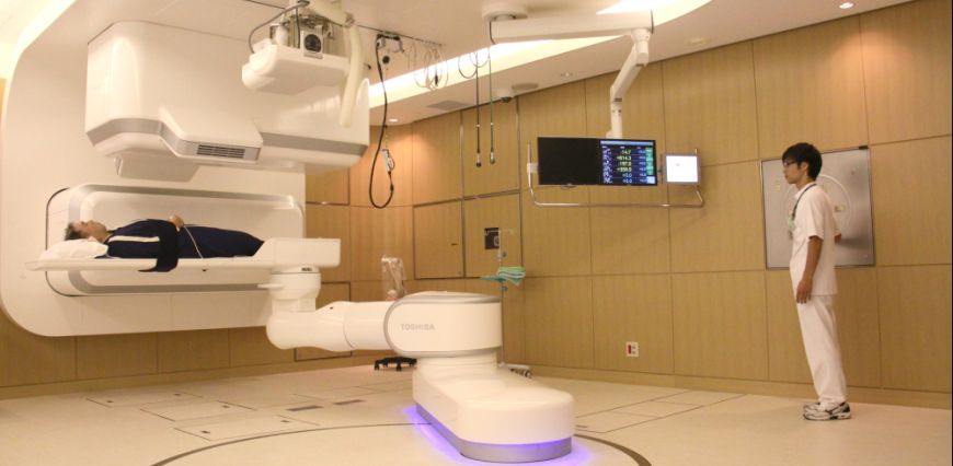 Picture of a patient and doctor in a carbon-ion treatment room