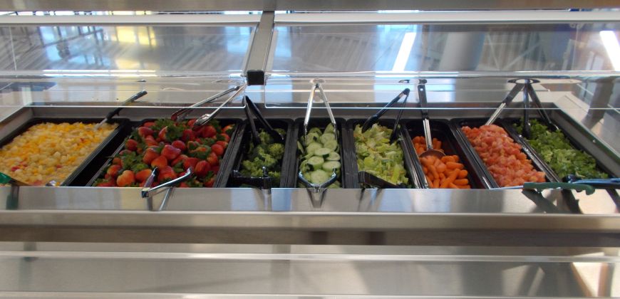 Photo of dining hall fruit and vegetable bar