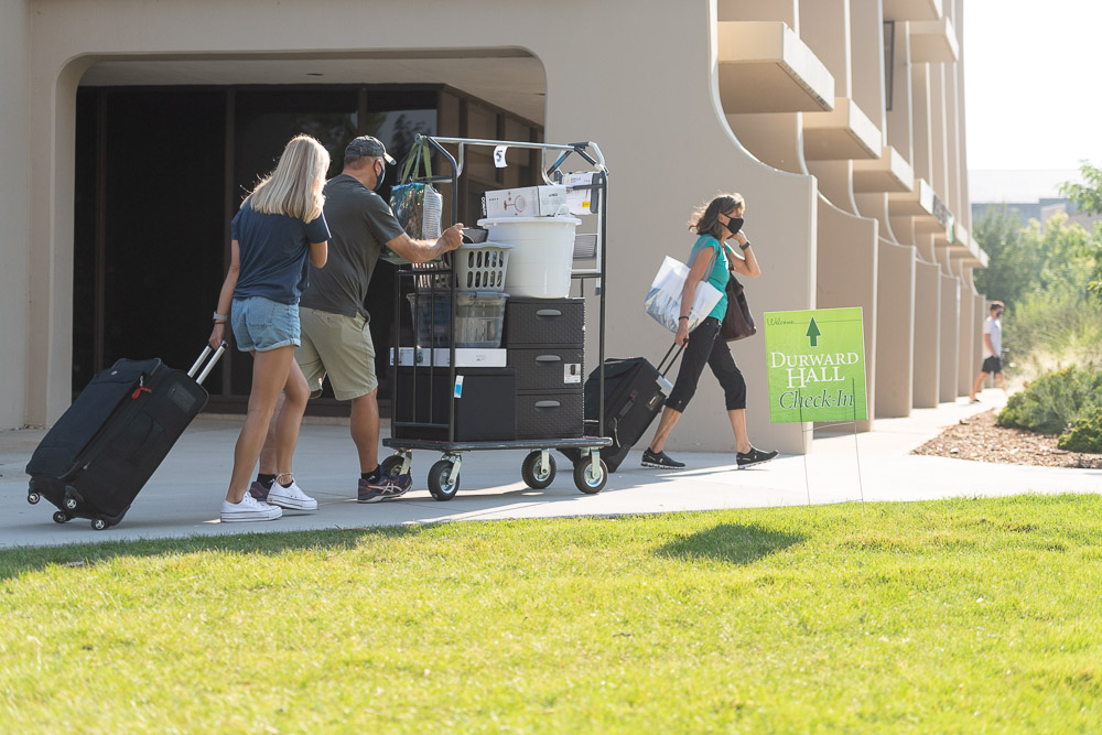 Parents help student move in