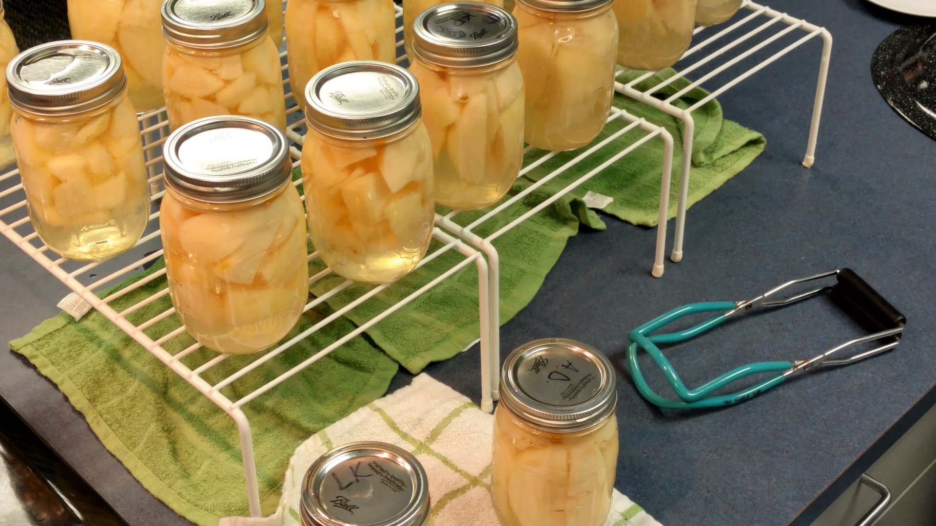 Home canned peaches