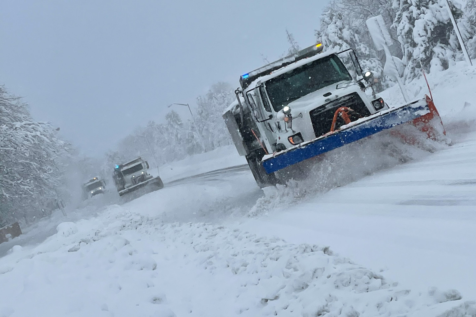 Trucks snowplowing Horsetooth Road