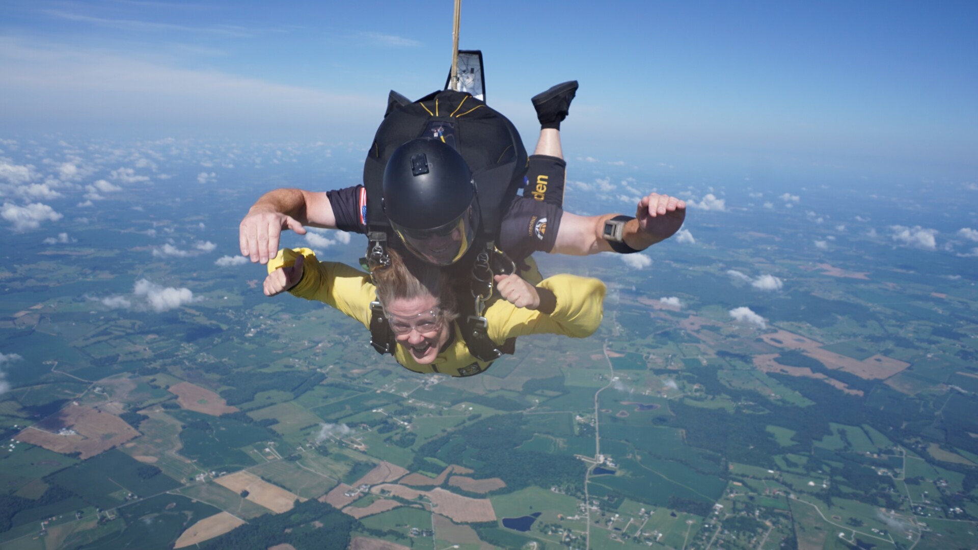 Freefall skydiving