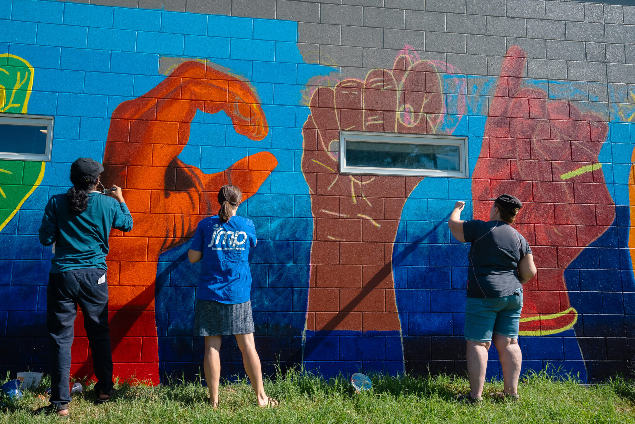 CSU students paint a mural on campus